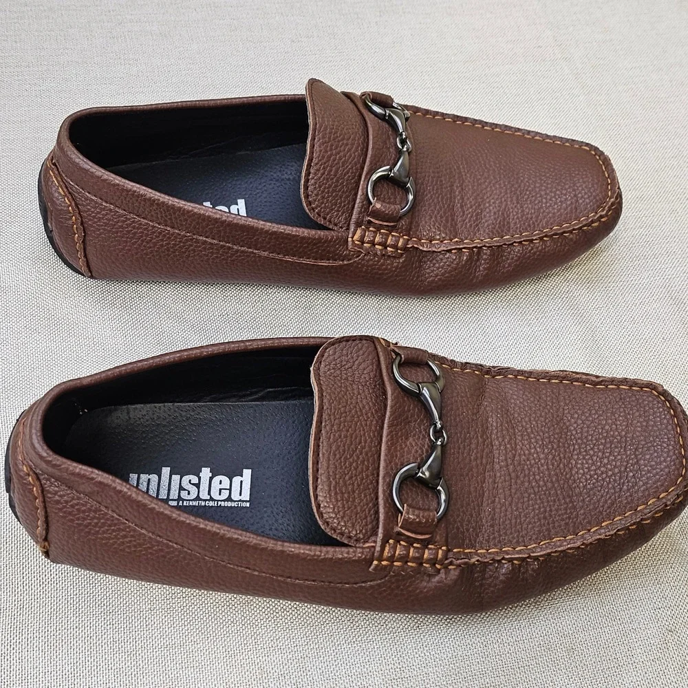 Kenneth Cole Unlisted minimal signs